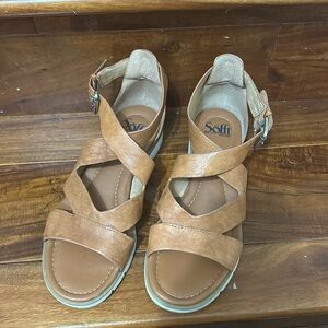 Soffit brown sandals shoes size 8